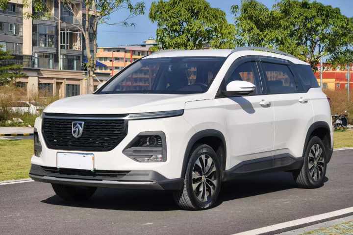 宝骏 530 1.5T CVT尊贵互联型 5座