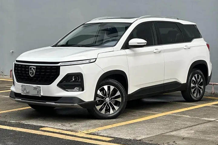 宝骏 530 1.5T CVT尊贵互联型 5座