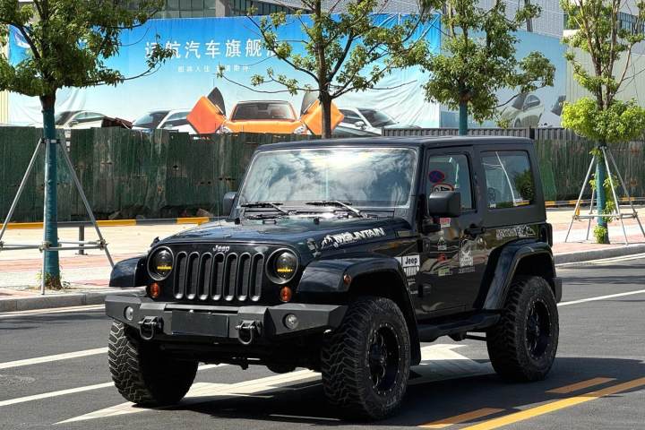Jeep 牧马人 3.8L Sahara 两门版