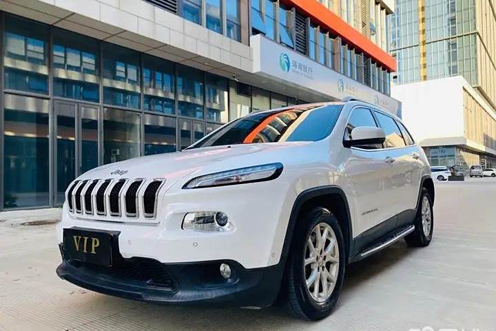 Jeep 自由光 2.4L 领先智能版
