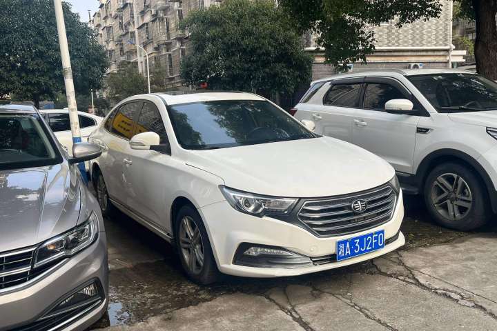 奔腾 B30 1.6L 手动豪华型