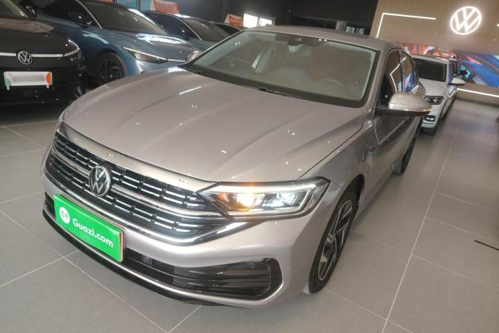 大众 速腾 300TSI DSG超越版