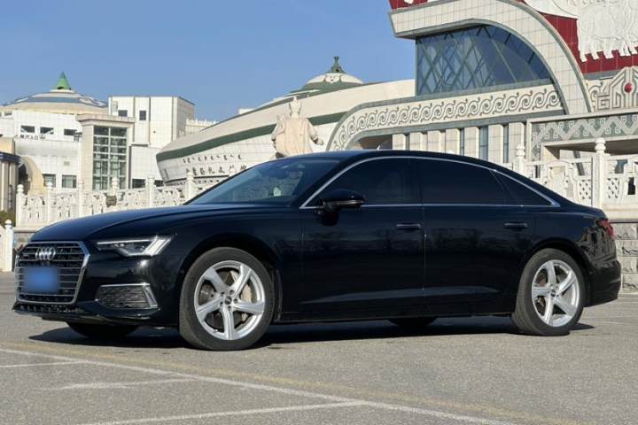 奥迪 A6L 55 TFSI quattro 尊享致雅型