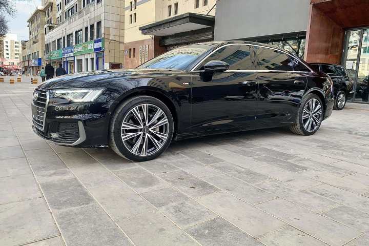 奥迪 A6L 45 TFSI quattro 尊享动感型