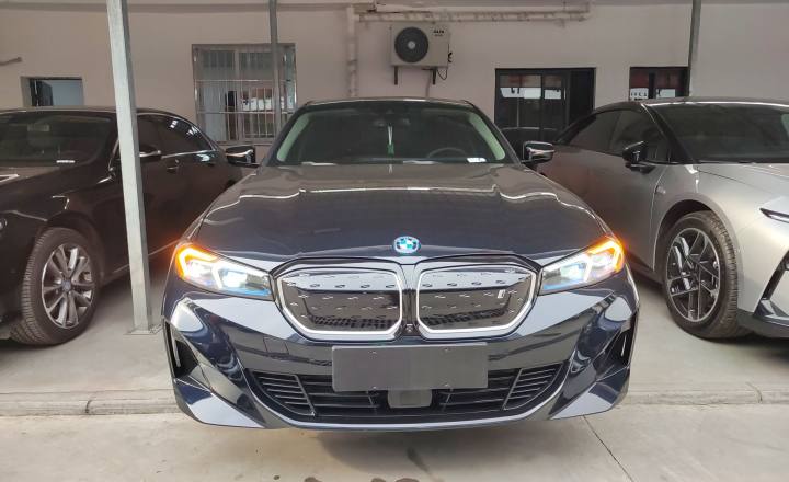 宝马i3 2024款 eDrive 40 L 曜夜运动套装