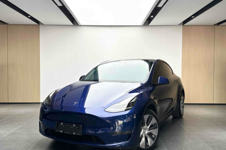 特斯拉 Model Y 长续航全轮驱动版