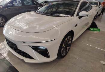 哪吒汽车 哪吒S 2022款 增程版 1160km 后驱中版