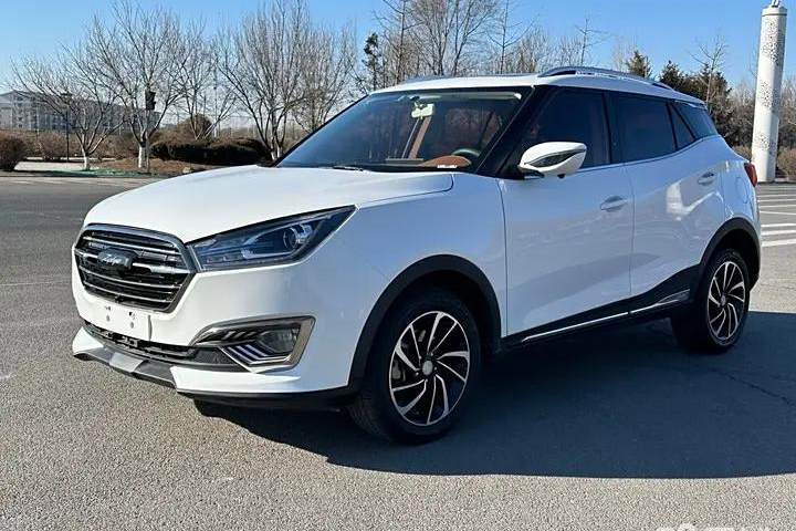 众泰 T300 1.5T CVT尊享型 双色