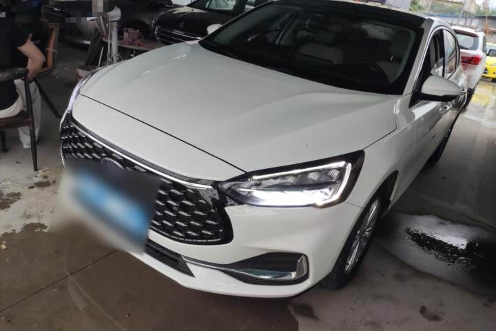 福特 福克斯 三厢 EcoBoost 180 自动锋潮型