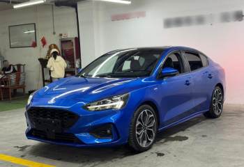 福特 福克斯 2021款 三厢 EcoBoost 180 自动ST Line