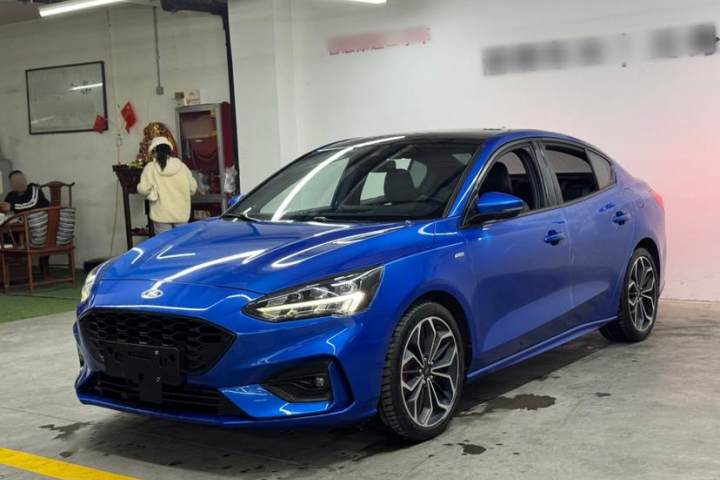 福特 福克斯 三厢 EcoBoost 180 自动ST Line