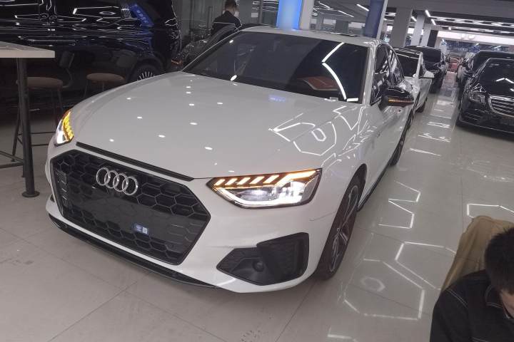 奥迪 A4L 40 TFSI 豪华动感型