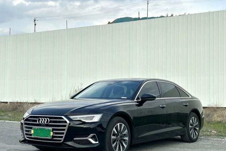 奥迪 A6L 改款 45 TFSI quattro 臻选致雅型