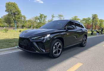 哪吒汽车 哪吒L 2024款 增程 310 闪充红衣版