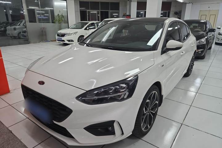 福特 福克斯 三厢 EcoBoost 180 自动ST Line