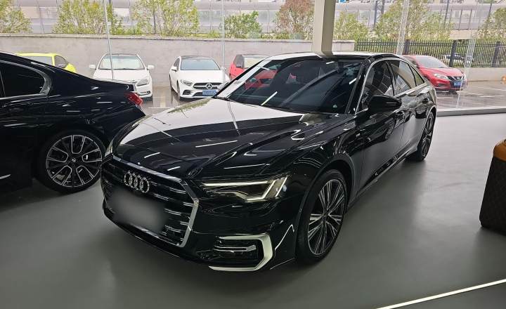 奥迪A6L 2025款 45 TFSI quattro 臻选动感型