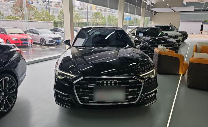 奥迪A6L 2025款 45 TFSI quattro 臻选动感型