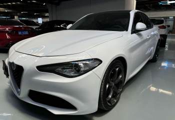 阿尔法·罗密欧 Giulia朱丽叶 2018款 2.0T 280HP 豪华版 碳纤维限量版