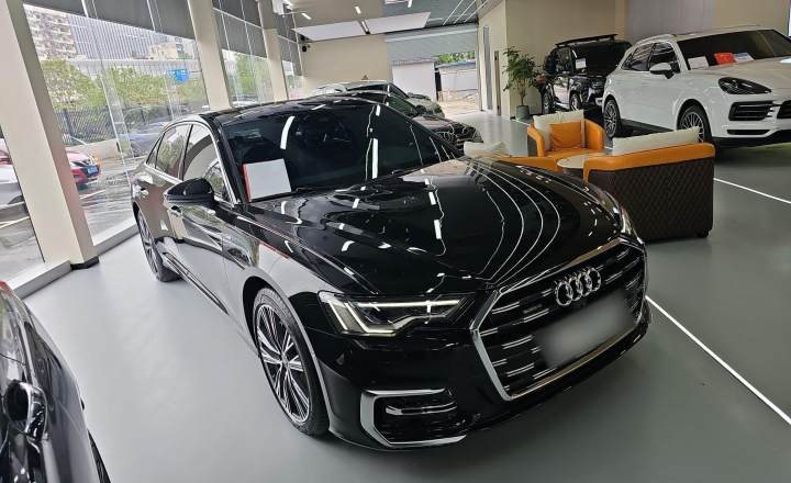 奥迪A6L 2025款 45 TFSI quattro 臻选动感型