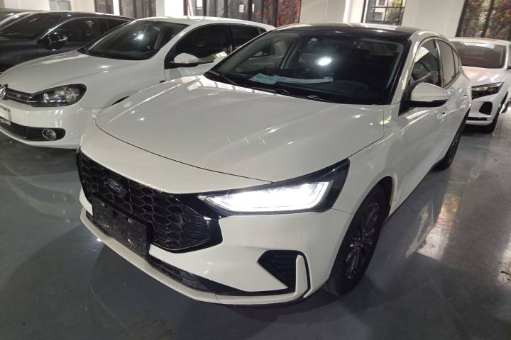 福特 福克斯 三厢 EcoBoost 180 自动竞速版