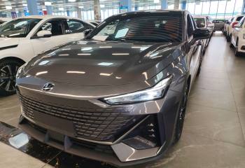 长安UNI-V 2022款 1.5T 尊贵型