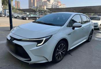丰田 雷凌 2023款 智能电混双擎 1.8L 豪华版