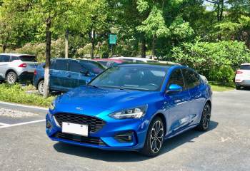 福特 福克斯 2021款 三厢 EcoBoost 180 自动ST Line