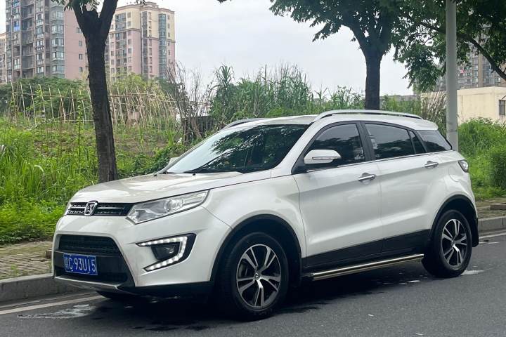 江铃 驭胜S330 1.5L GTDi 自动两驱舒适版