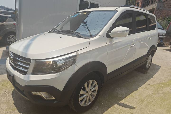 新龙马汽车 启腾V60 1.5L 豪华型