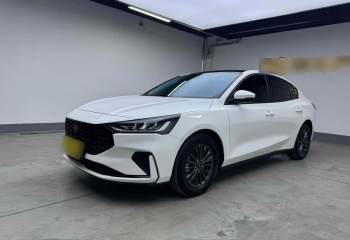 福特 福克斯 2022款 三厢 EcoBoost 180 自动竞擎版