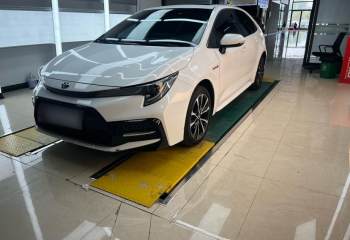 丰田 雷凌 2022款 双擎 1.8H E-CVT运动版