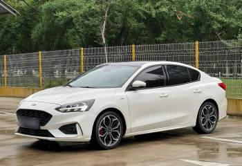 福特 福克斯 2020款 三厢 EcoBoost 180 自动ST Line