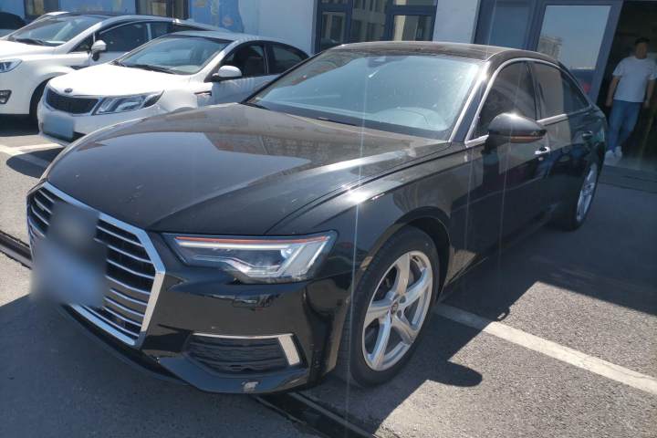 奥迪 A6L 55 TFSI quattro 尊享致雅型