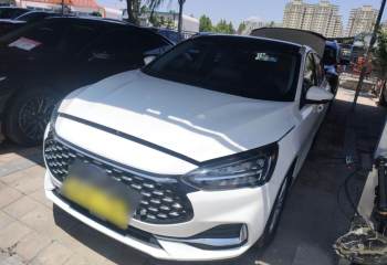 福特 福克斯 2021款 三厢 EcoBoost 180 自动锋潮型