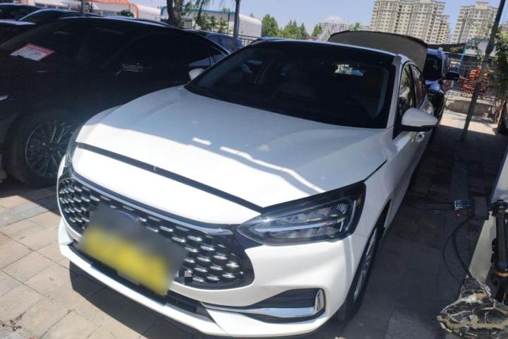 福特 福克斯 三厢 EcoBoost 180 自动锋潮型