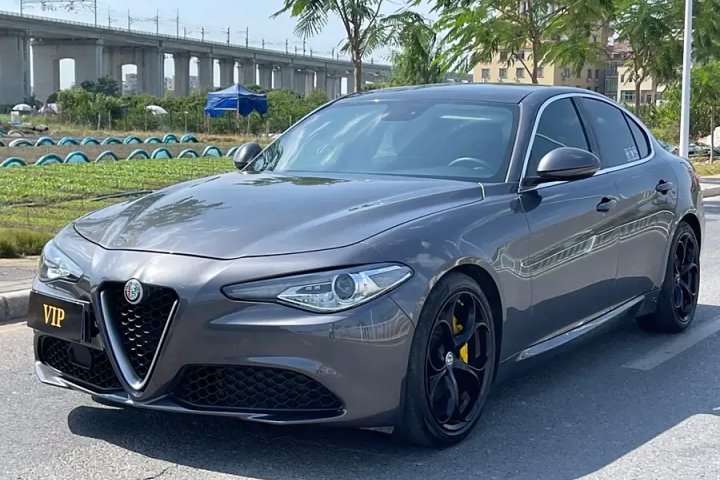 阿尔法·罗密欧 Giulia朱丽叶 2.0T 280HP 豪华版