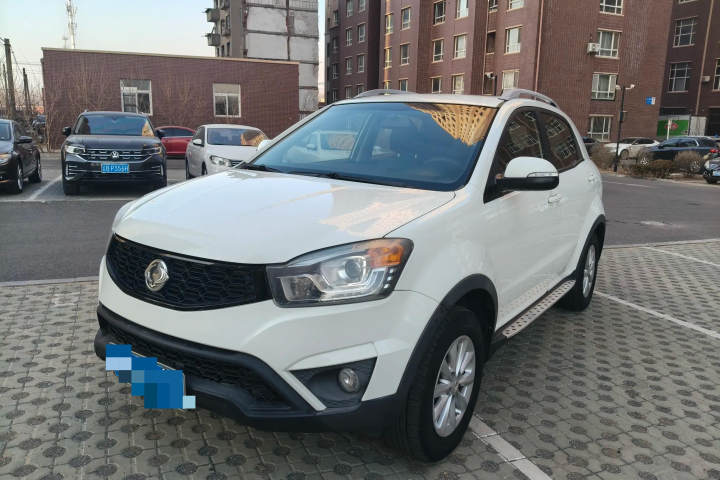 双龙 柯兰多 2.0L 汽油两驱自动精英导航版