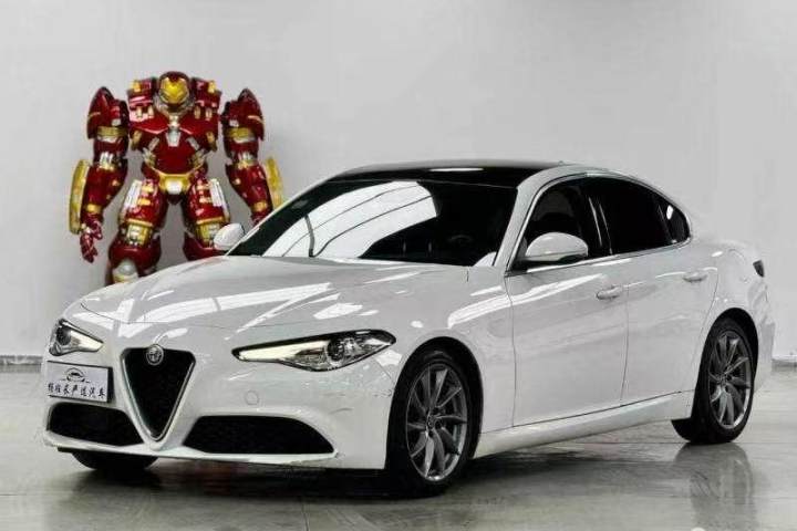 阿尔法·罗密欧 Giulia朱丽叶 2.0T 200HP 豪华版