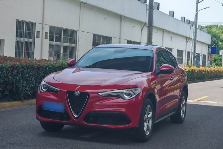 阿尔法·罗密欧 Stelvio斯坦维 2.0T 200HP 精英版