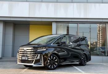 丰田 威尔法 2024款 皇冠 双擎 2.5L 至尊行政版