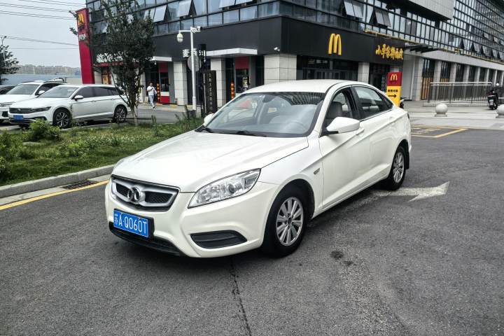 北京汽车 绅宝D50 1.5L CVT精英版