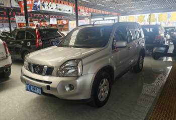 日产 奇骏 2010款 2.0L CVT舒适版 4WD