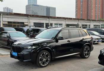 宝马 X5 2023款 xDrive 30Li 尊享型M运动曜夜套装