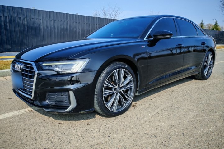 奥迪 A6L 40 TFSI 豪华动感型