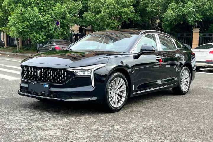 奔腾 B70 第三代 1.5T 自动乐享型70周年纪念版