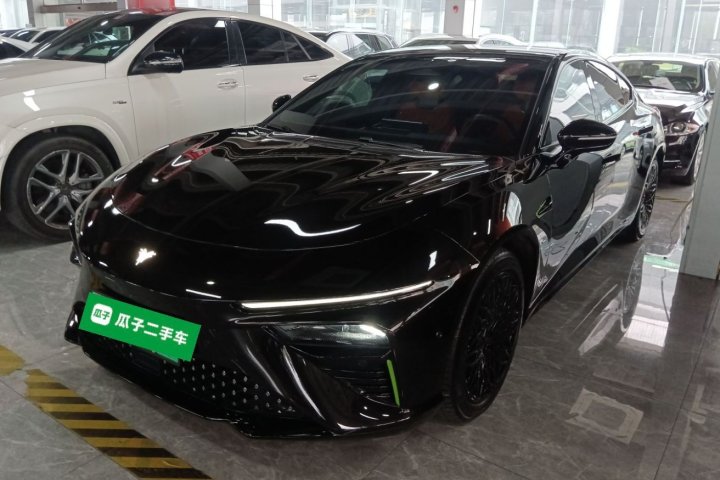 哪吒汽车 哪吒S 纯电 650km 四驱耀世版
