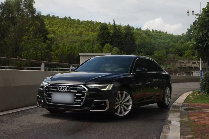 奥迪 A6L 改款 45 TFSI 臻选动感型