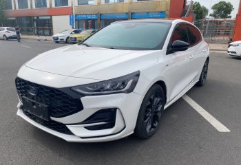 福特 福克斯 2022款 两厢 EcoBoost 180 自动ST Line