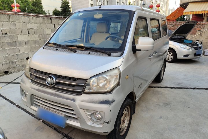 新龙马汽车 启腾M70 1.2L进取型LJ469Q-AE2