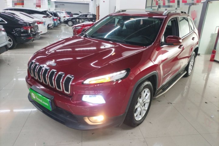 Jeep 自由光 2.4L 领先版